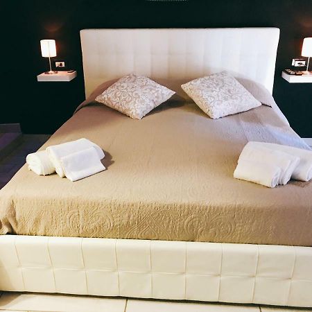 Fc Relais Bed & Breakfast Napoli Bagian luar foto